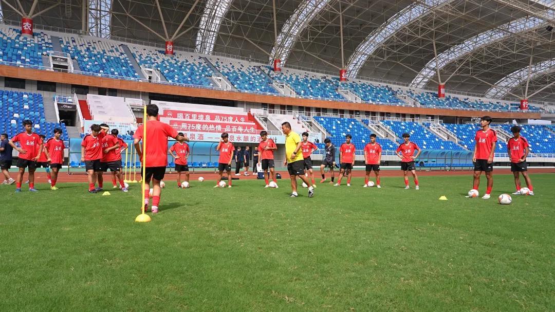 湘媒：当地企业为湘超岳阳队开出重奖，赢一场10万夺冠送房产