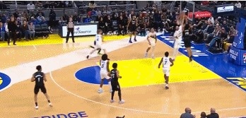 开云娱乐-平地起惊雷！贝兰热持球突破 一飞冲天力压赫夫暴力隔扣