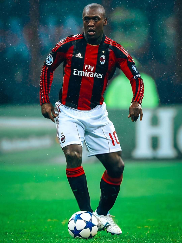 开云APP下载-米兰旧照西多夫引球迷追忆|AC米兰|克拉伦斯-西多夫|ac米兰|老照片_新浪体育_新浪新闻