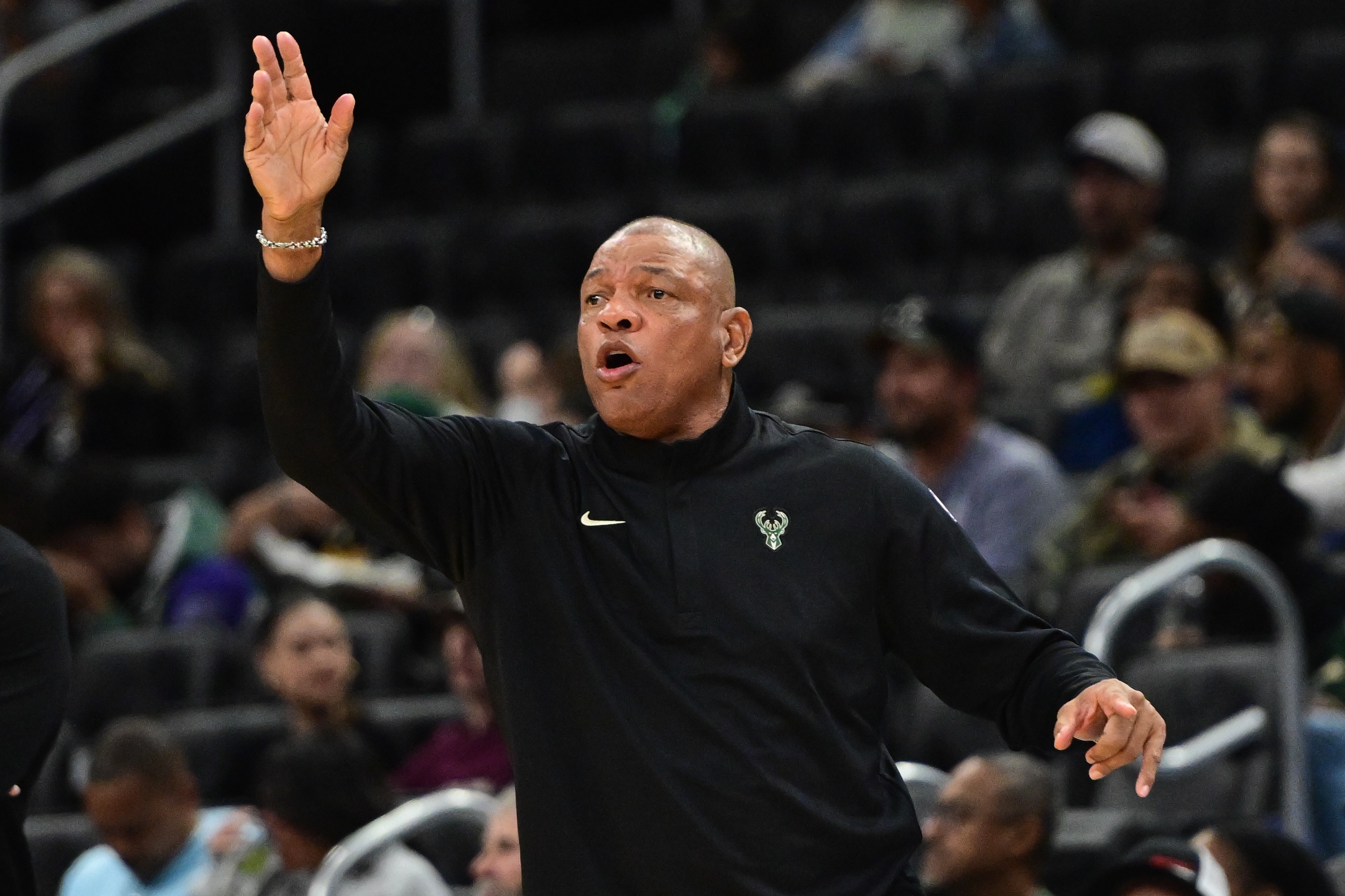 开云娱乐-老里：这两年并不如愿 我本可以做得更好 哪怕球员更健康一些